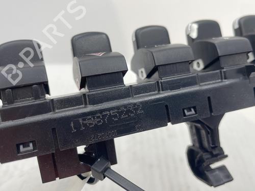 Used Warning switch Warning switch PEUGEOT 3008 I MPV (0U_) 2.0 HDi Hybrid4 (0URHCA) (200 hp) 31643212 31643212