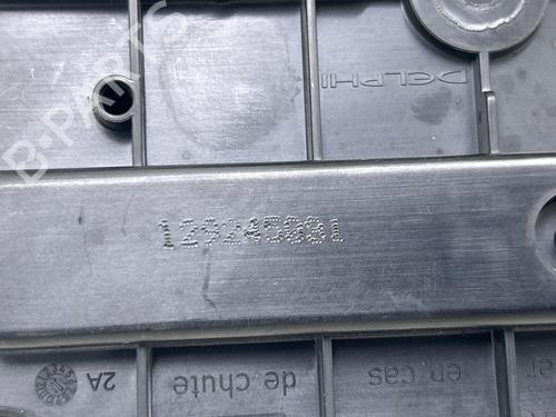 Used Fuse box Fuse box 37416103 37416103