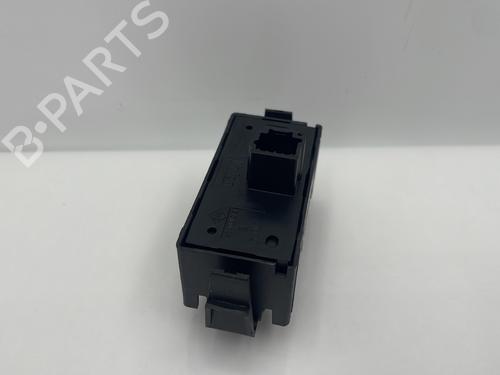 Used Warning switch Warning switch DACIA SANDERO II 1.0 SCe 75 (B8JC, B8JD, B8NC) (73 hp) 31947955 31947955