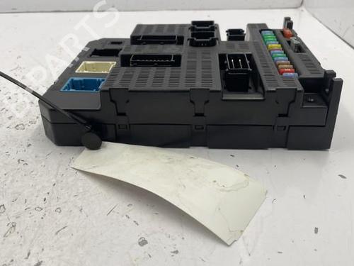 Used Fuse box Fuse box 22838068 22838068