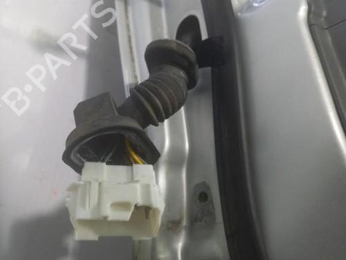 Right front door HYUNDAI SANTA FÉ I (SM) 2.0 CRDi 4x4 | BP22834035C3