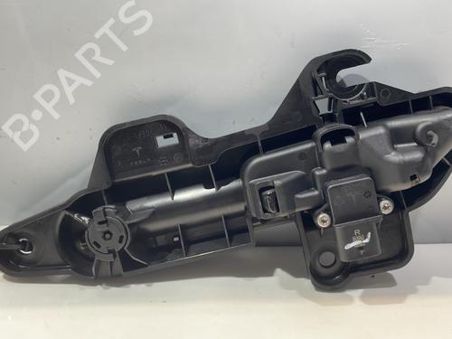 front-right-exterior-door-handle-tesla-model-3-5yj3-2017-30378825 main image