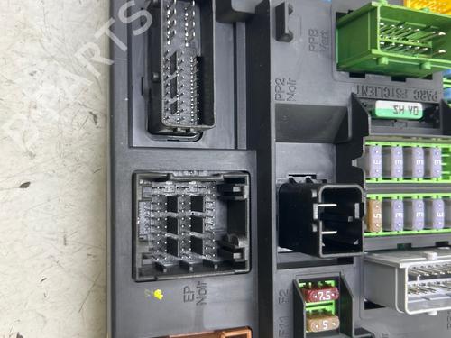 Used Fuse box Fuse box 36804167 36804167