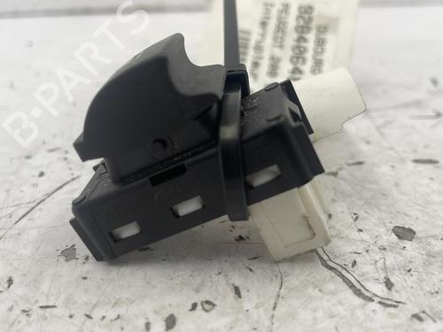 Used Right rear window switch Right rear window switch PEUGEOT 208 II (UB_, UP_, UW_, UJ_) 1.2 PureTech 100 (101 hp) 22841140 22841140