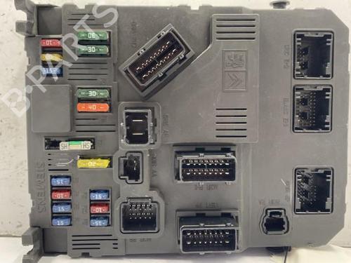 Used Fuse box Fuse box 22843088 22843088