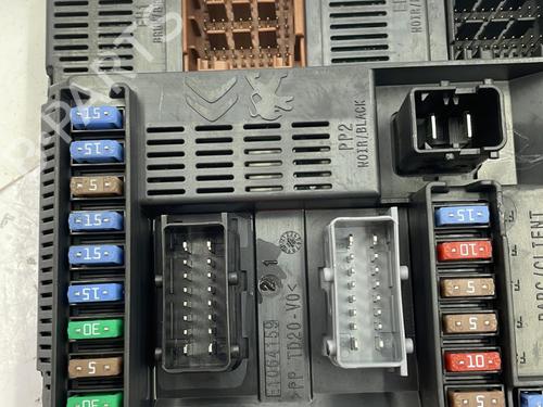 Fuse box PEUGEOT 208 I (CA_, CC_) 1.2 VTI 82 | BP22843613E1 