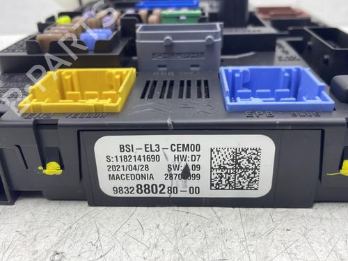 Used Fuse box Fuse box PEUGEOT 2008 II (UD_, US_, UY_, UJ_, UR_, UC_) 1.2 PureTech 130 (USHNS, URHNS) (130 hp) 22839571 22839571