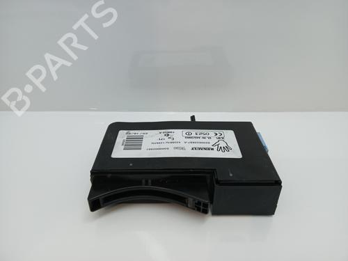 Used Card reader RENAULT ESPACE IV (JK0/1_) 2.0 dCi (JK01, JK02, JK1J, JK1K, JK1H) (150 hp) 30647431