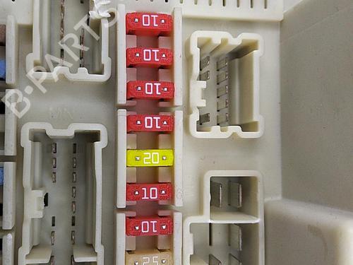 Used Fuse box Fuse box 22825392 22825392