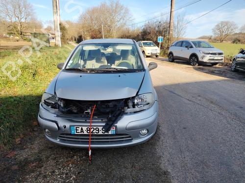 Left front fog light CITROËN C3 I (FC_, FN_) 1.4 HDi | BP32205149C30