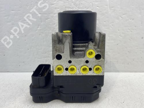 ABS Bremseaggregat TOYOTA RAV 4 II (_A2_) 2.0 D 4WD (CLA20_, CLA21_, CLA20R, CLA21R) (116 hp) 31582131