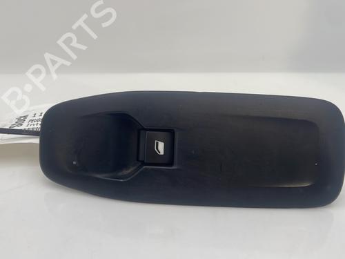 Mando elevalunas delantera derecho PEUGEOT 208 I (CA_, CC_) 1.6 HDi / BlueHDi 75 (75 hp) 31271800