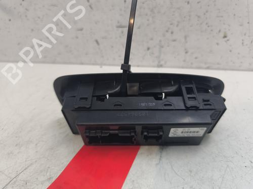 switch-renault-kadjar-ha_-hl_-2015-27558466 main image