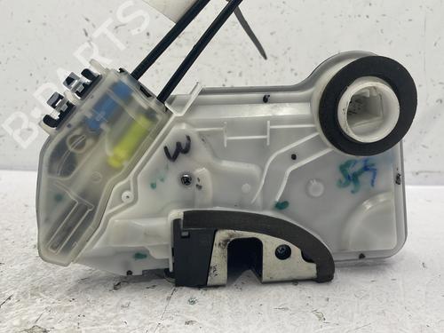 front-right-lock-toyota-aygo-_b4_-2014-25758140 main image