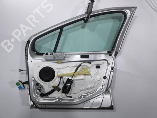 Used Right front door Right front door 38476025 38476025