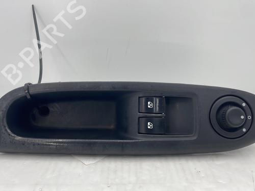 Used Left front window switch RENAULT CLIO II (BB_, CB_) 1.5 dCi (B/CB07) (65 hp) 32008879