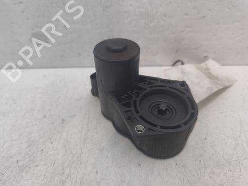 Elektrisk parkeringsbremse PEUGEOT 3008 II SUV (MC_, MR_, MJ_, M4_) 1.6 BlueHDi 120 (120 hp) 30965305