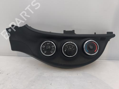 Commande Chauffage TOYOTA YARIS (_P13_) 1.3 (NSP130_, NSP130) (99 hp) 32382839