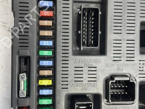 Used Fuse box Fuse box 22835385 22835385