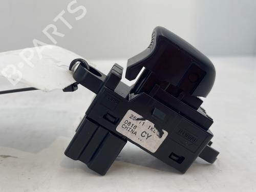 Comutador vidro trás direito Comutador vidro trás direito NISSAN JUKE (F15) 1.2 DIG-T (115 hp) 34260040 34260040