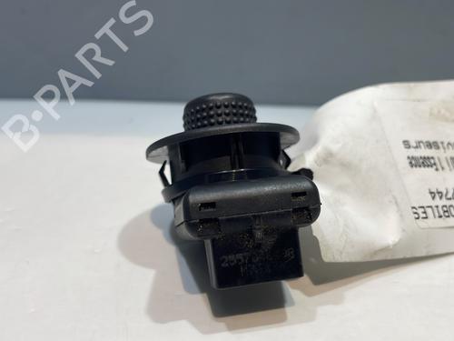 Used Mirror switch Mirror switch DACIA SANDERO II 1.0 SCe 75 (B8JC, B8JD, B8NC) (73 hp) 30465665 30465665