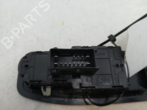 Left front window switch PEUGEOT 208 I (CA_, CC_) 1.2 VTI 82 | BP29894211I27