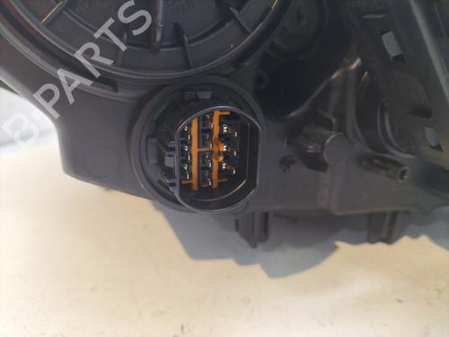 Used Right headlight Right headlight KIA SOUL II (PS) EV Electric (110 hp) 29438821 29438821