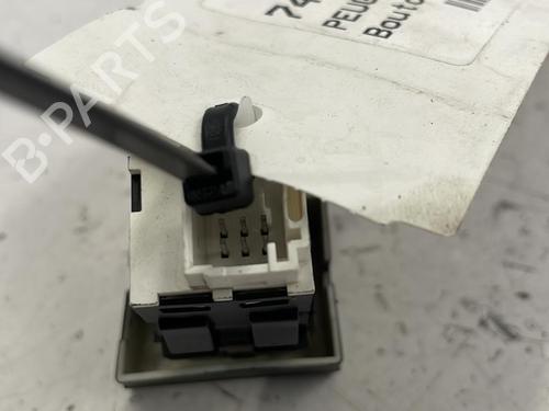 Used Warning switch Warning switch PEUGEOT 508 I (8D_) 2.0 HDi (163 hp) 22828444 22828444