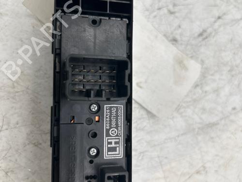 Mando elevalunas delantero izquierdo Mando elevalunas delantero izquierdo CITROËN C4 AIRCROSS 1.6 HDi 115 AWC (114 hp) 39894073 39894073