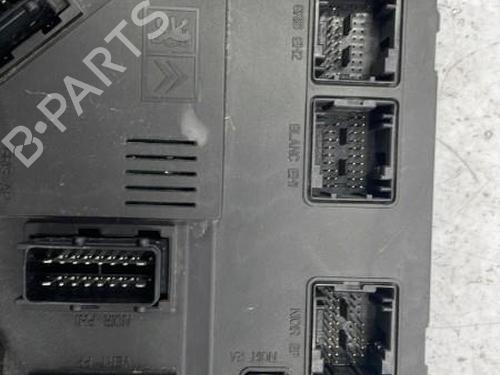Used Fuse box Fuse box 22834042 22834042