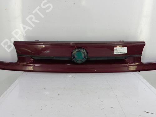 Used Grille SKODA FELICIA I (6U1) 1.3 (68 hp) 22816514