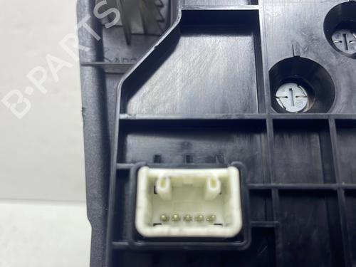 climate-control-toyota-yaris-_p9_-2005-2006-2007-2008-2009-2010-2011-2012-2013-2014-30973710 main image
