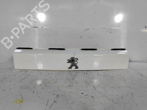 Used Tailgate trim Tailgate trim PEUGEOT 2008 II (UD_, US_, UY_, UJ_, UR_, UC_) 1.2 PureTech 130 (USHNS, URHNS) (130 hp) 22833952 22833952