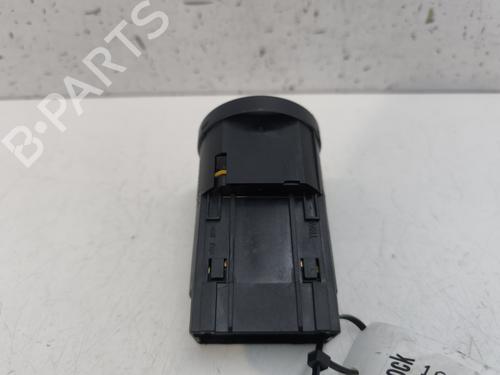 Used Headlight switch Headlight switch VW POLO IV (9N_, 9A_) 1.2 12V (64 hp) 26742047 26742047