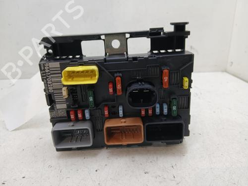 Used Fuse box Fuse box 38326362 38326362