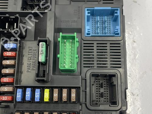 Used Fuse box Fuse box 22845833 22845833