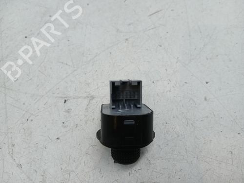 Commande retroviseurs Commande retroviseurs FIAT 500L (351_, 352_) 1.3 D Multijet (199.LYM11, 199.LYM1A) (95 hp) 34260482 34260482