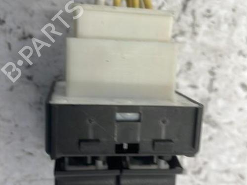 Used Right front window switch Right front window switch CITROËN C4 CACTUS 1.2 VTi 82 (82 hp) 22835247 22835247