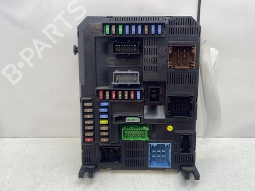 Used Fuse box PEUGEOT 308 SW II (LC_, LJ_, LR_, LX_, L4_) 1.6 HDi / BlueHDi 115 (LCBHXM, LCBHXT) (115 hp) 28963445