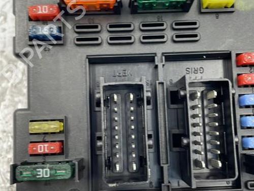 Used Fuse box Fuse box PEUGEOT 206 Hatchback (2A/C) 1.1 i (60 hp) 22837562 22837562