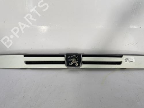 Used Grille PEUGEOT BOXER Van (230L) 2.5 D (86 hp) 22827572