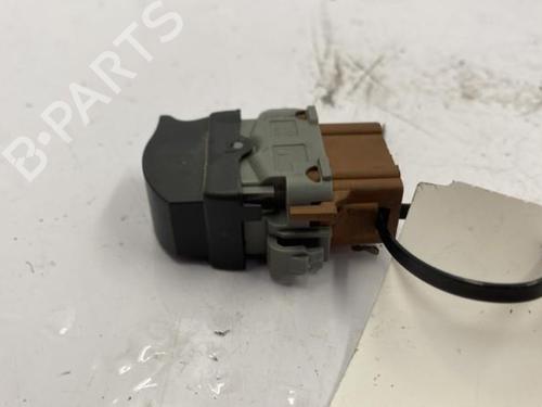Used Right rear window switch Right rear window switch RENAULT LAGUNA II (BG0/1_) 1.9 dCi (BG1A, BG1W, BG0G) (110 hp) 22832719 22832719