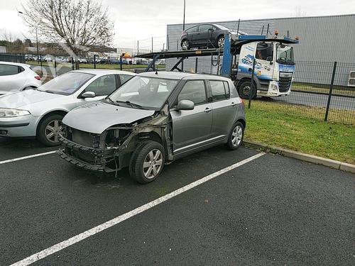 Venstre  foran tåkelykt SUZUKI SWIFT III (MZ, EZ) 1.3 (RS413, ZC11S) | BP22831631C30 