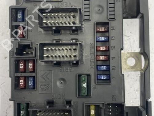Used Fuse box Fuse box CITROËN C5 I (DC_) 2.0 16V (DCRFNC, DCRFNF) (136 hp) 22835107 22835107