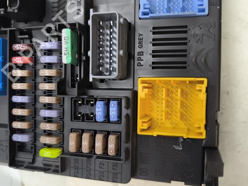 Used Fuse box Fuse box CITROËN C3 AIRCROSS II (2R_, 2C_) 1.2 PureTech 110 (2RHNZB, 2RHNZW, 2RHNPX, 2RHNPJ) (110 hp) 28156827 28156827