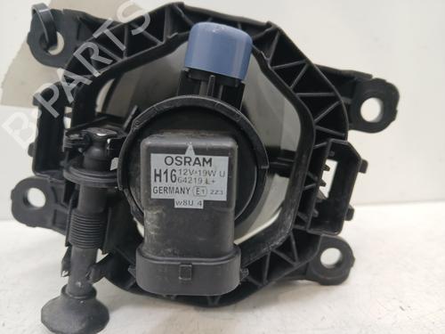 left-front-fog-light-renault-megane-iv-hatchback-b9amn_-2015-36571680 main image