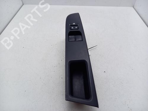 Used Left front window switch TOYOTA YARIS (_P13_) 1.5 Hybrid (NHP130_, NHP130) (101 hp) 31636934