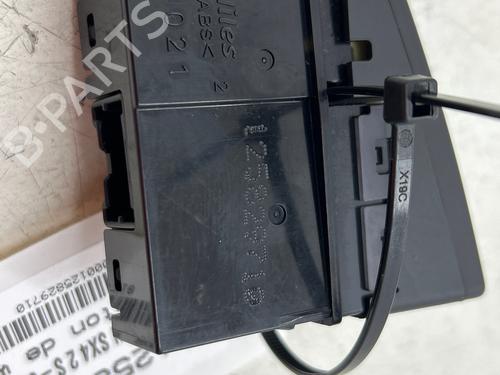 Used Warning switch Warning switch SUZUKI SX4 S-Cross (JY) 1.6 DDiS AllGrip (AKK 416D) (120 hp) 36089333 36089333