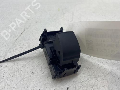 right-front-window-switch-toyota-yaris-_p21_-_pa1_-_ph1_-2020-37732301 main image