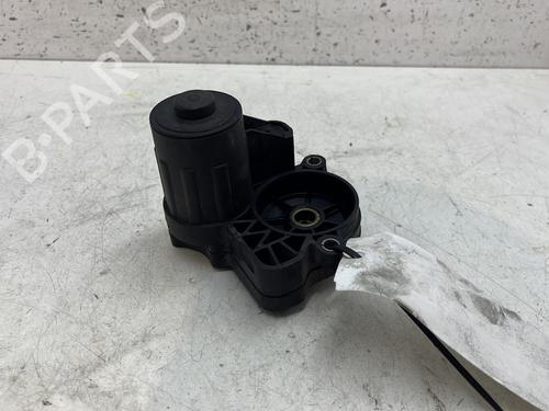 Used Electric handbrake AUDI A3 Sportback (8VA, 8VF) 2.0 TDI (150 hp) 28824052